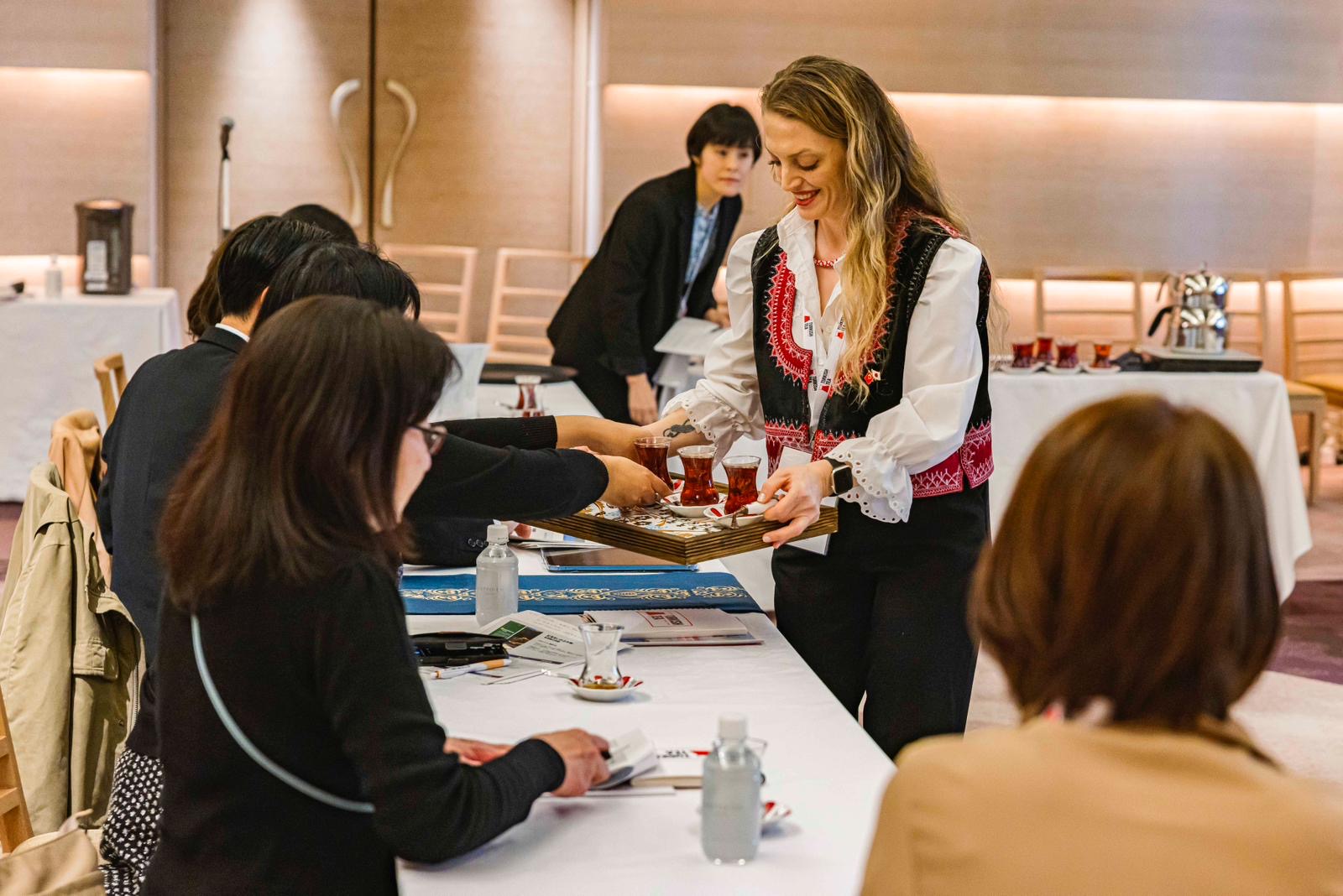 Turkish tea brewing experts train Japanese in traditional methods