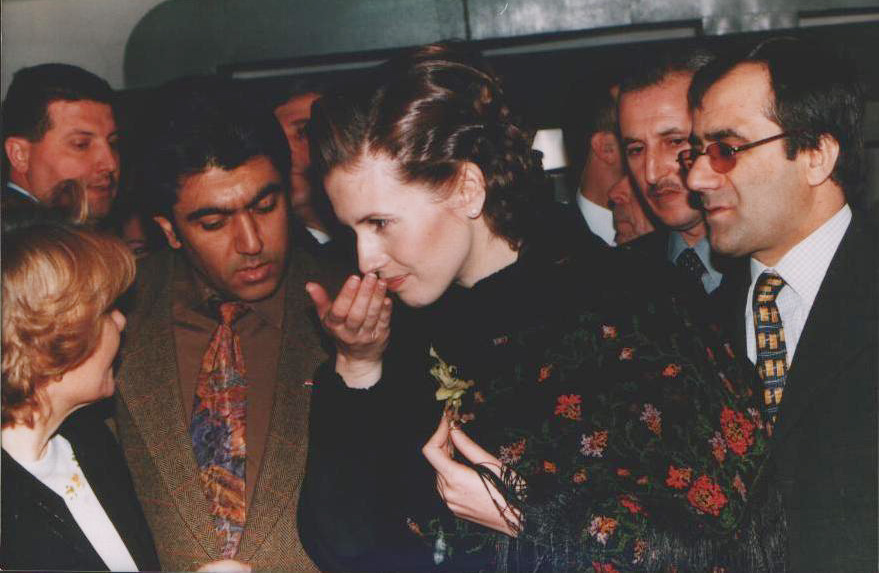 Asma al-Assad (C), wife of former Syrian regime leader Bashar al-Assad, in Istanbul, Türkiye, Jan. 7, 2004. (IHA Photo)