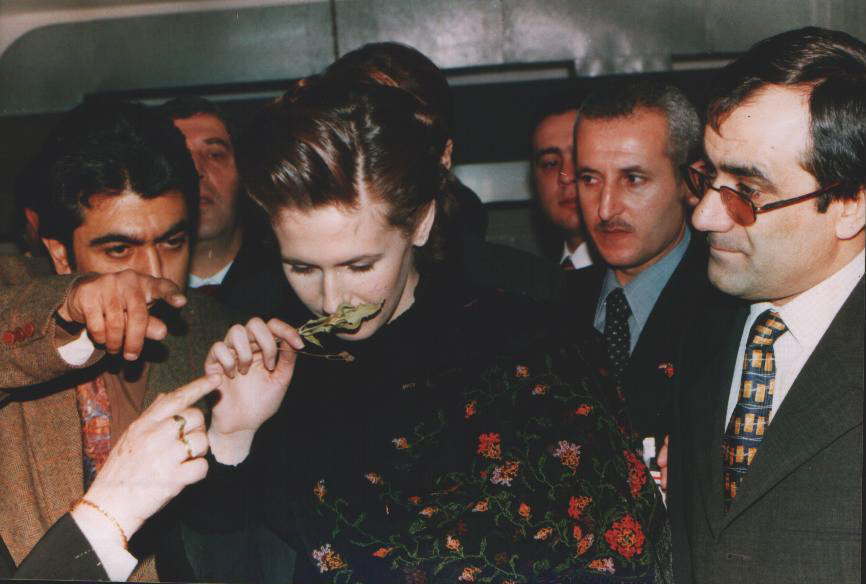 Asma al-Assad (C), wife of former Syrian regime leader Bashar al-Assad, in Istanbul, Türkiye, Jan. 7, 2004. (IHA Photo)