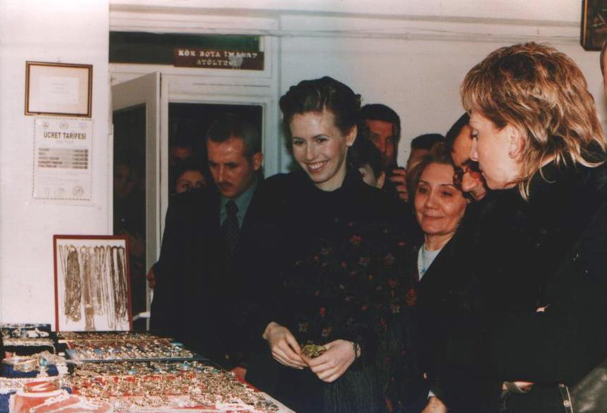 Asma al-Assad (C), wife of former Syrian regime leader Bashar al-Assad, in Istanbul, Türkiye, Jan. 7, 2004. (IHA Photo)