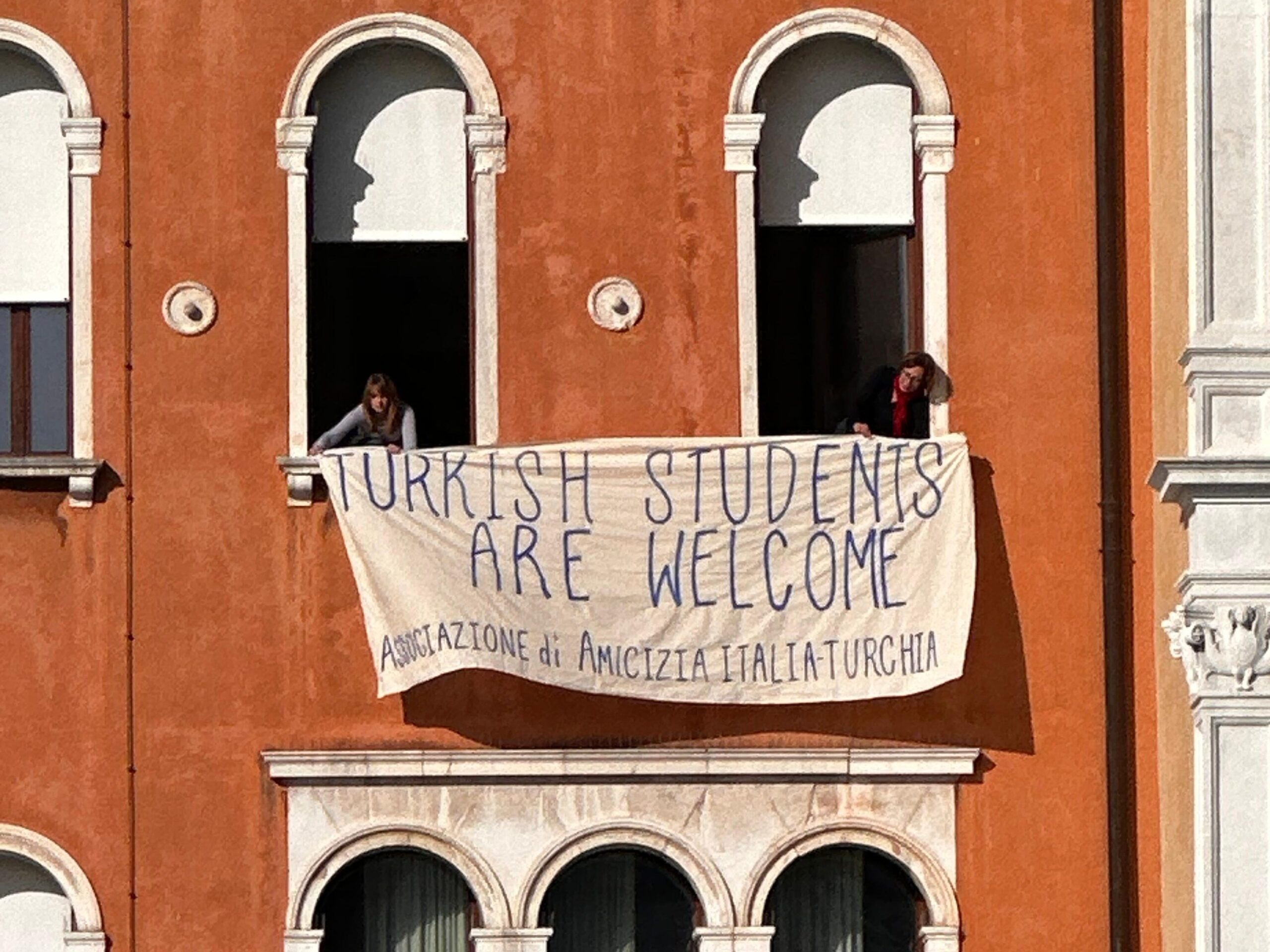 Italy halts student visa applications for Turkish students