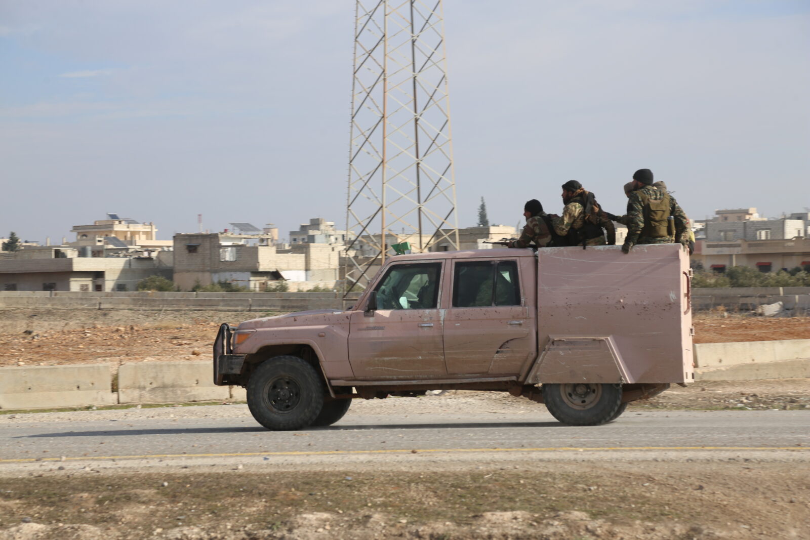 Armed anti-regime groups capture 4 more settlements in Syria's Hama