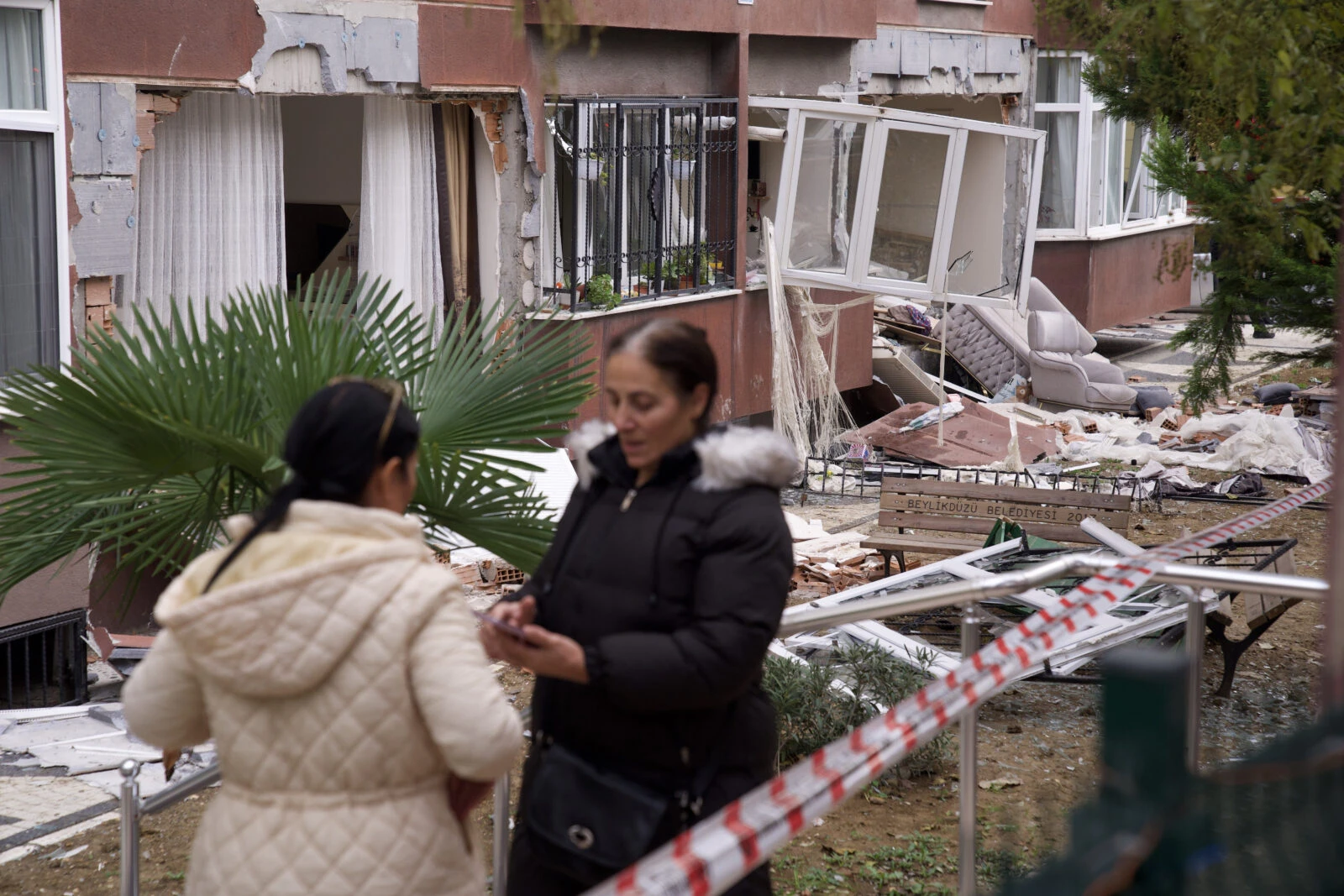 Istanbul apartment explosion leaves 1 dead, 3 injured