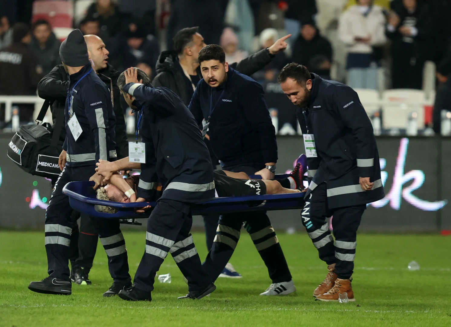 Baris Alper Yilmaz of Galatasaray injured