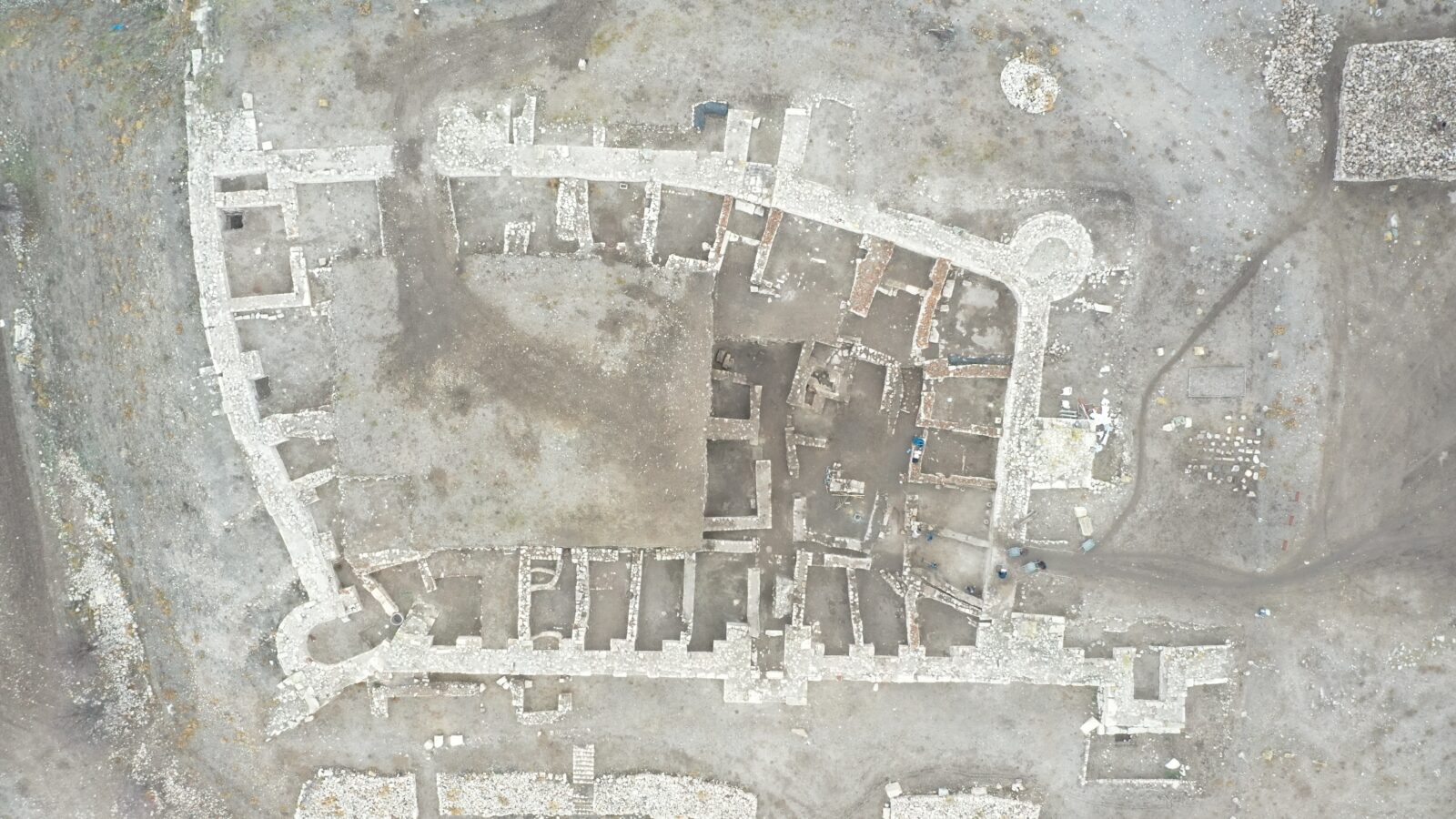 Ancient bathhouse from Turkish-Islamic era unearthed in Türkiye’s Amorium Ancient City