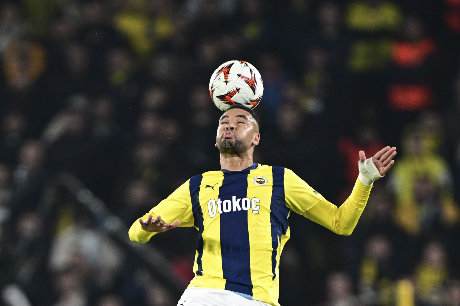 Fenerbahce in Talks with Al Nassr Over Youssef En-Nesyri Transfer