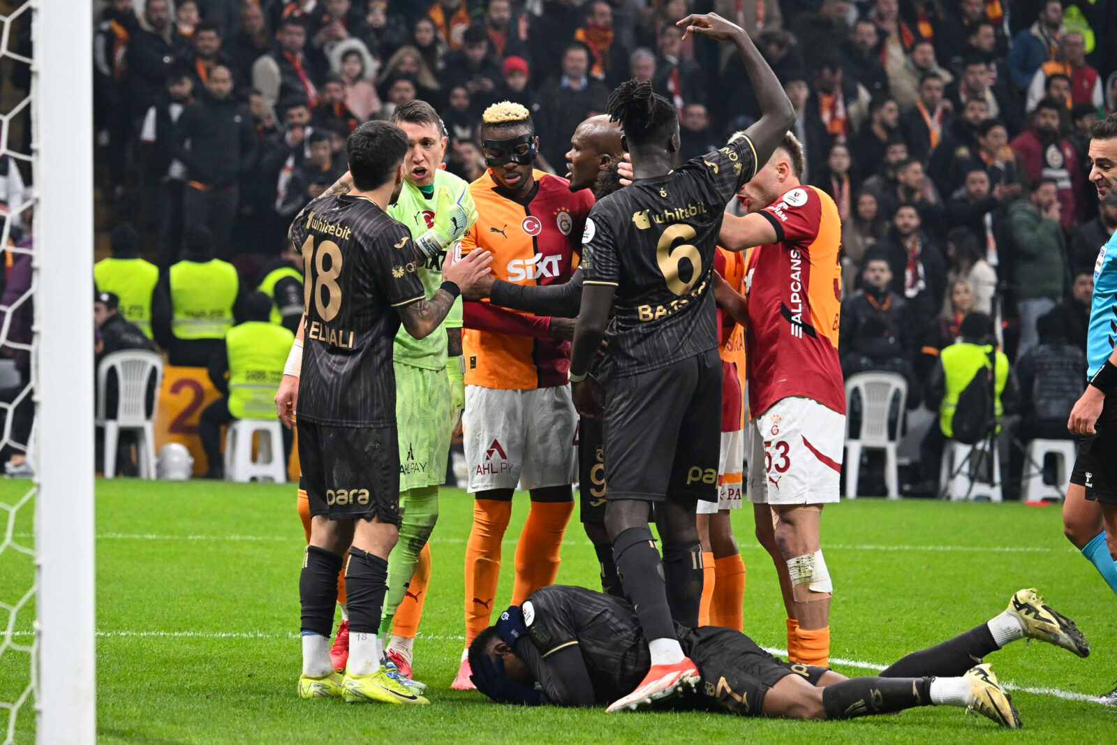 Galatasaray triumphs 4-3 over Trabzonspor in dramatic Turkish Super Lig showdown