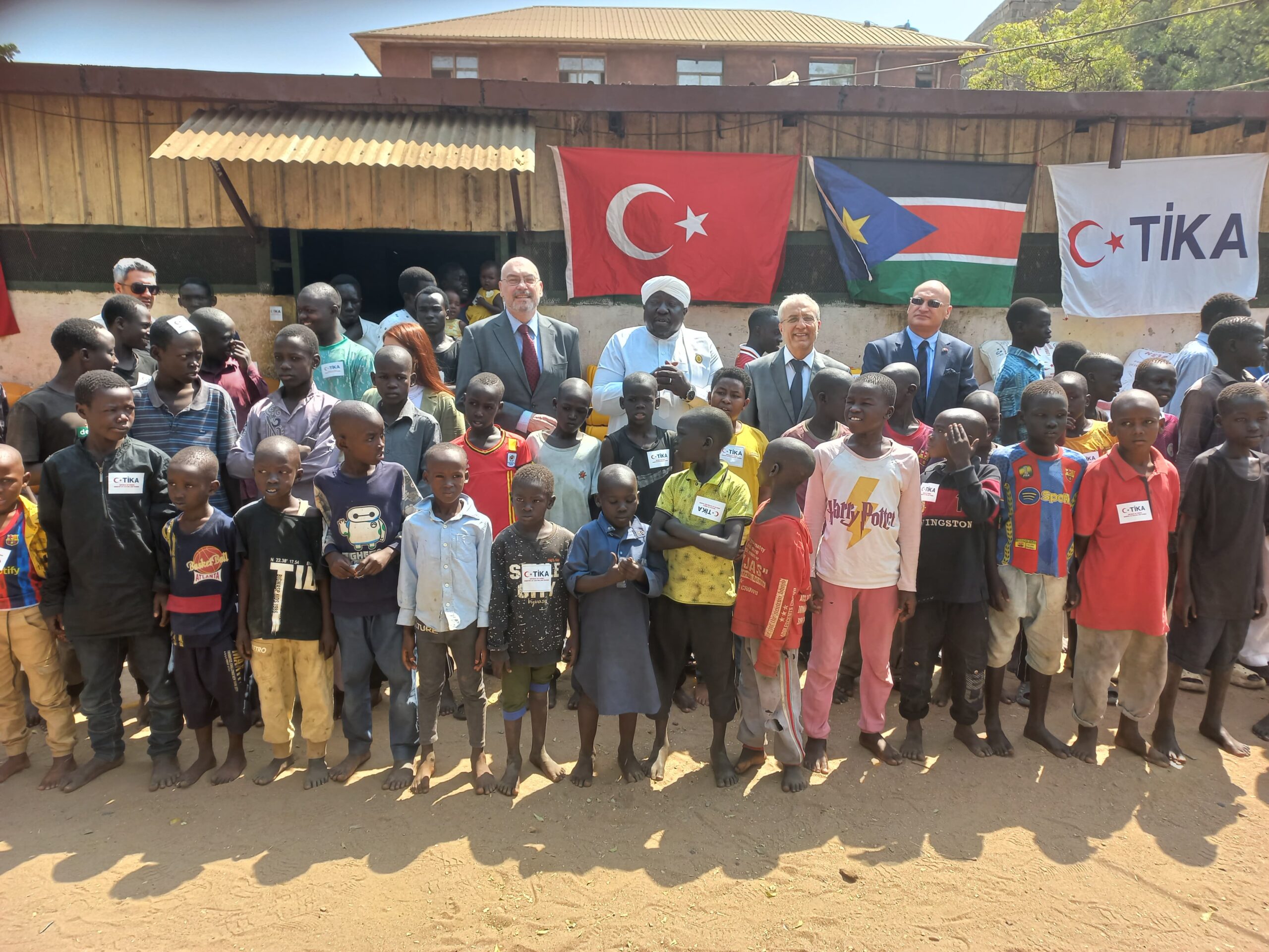 Turkish aid agency TIKA delivers food aid to 250 children at South Sudan orphanage