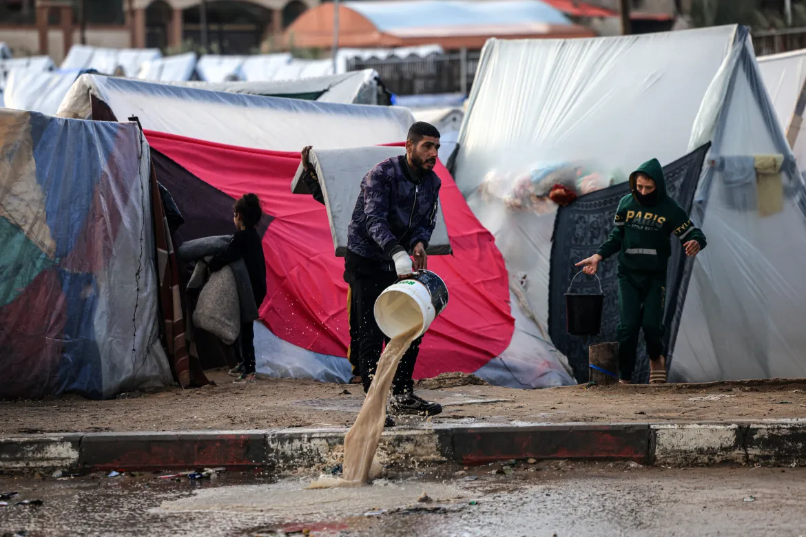 Displaced Palestinians in Gaza struggle with cold and rain amid ongoing crisis