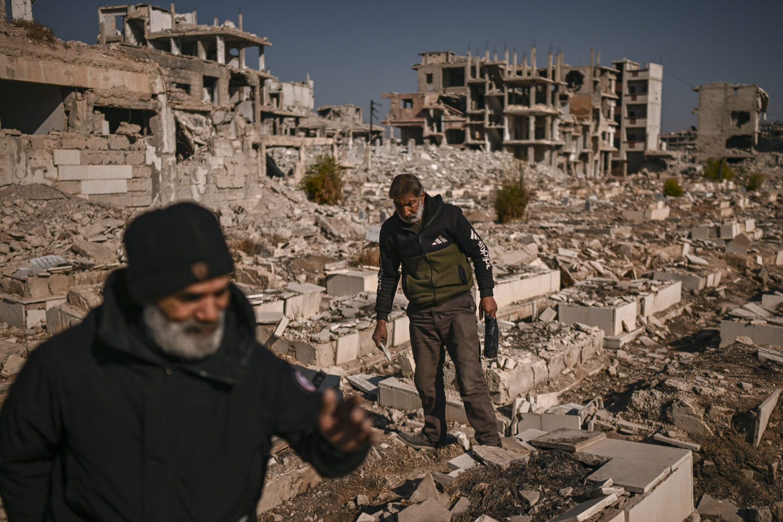 Families return to Yarmuk cemetery after Assad's fall in Syria