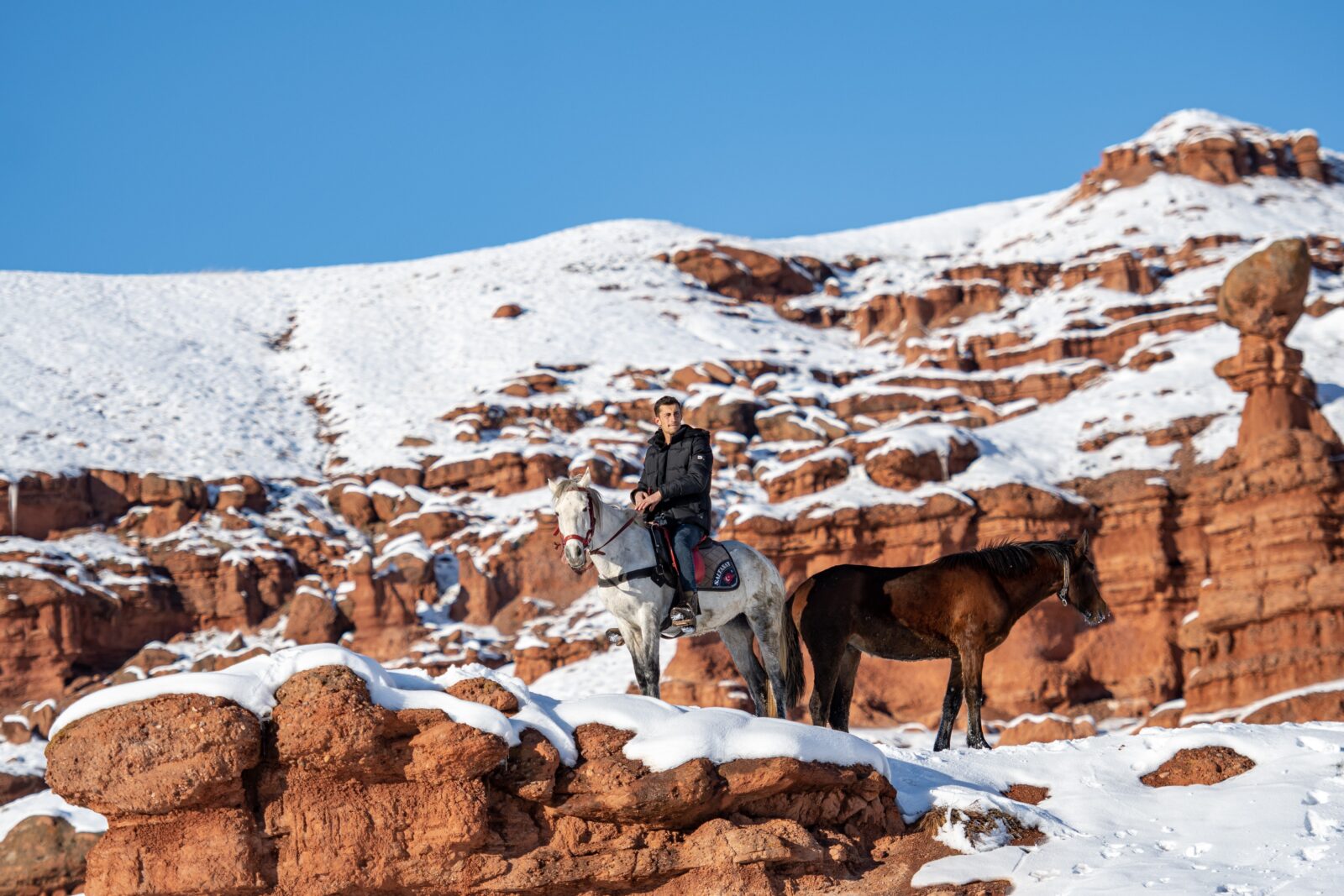 Colorado of Türkiye: Stunning winter beauty of Narman fairy chimneys