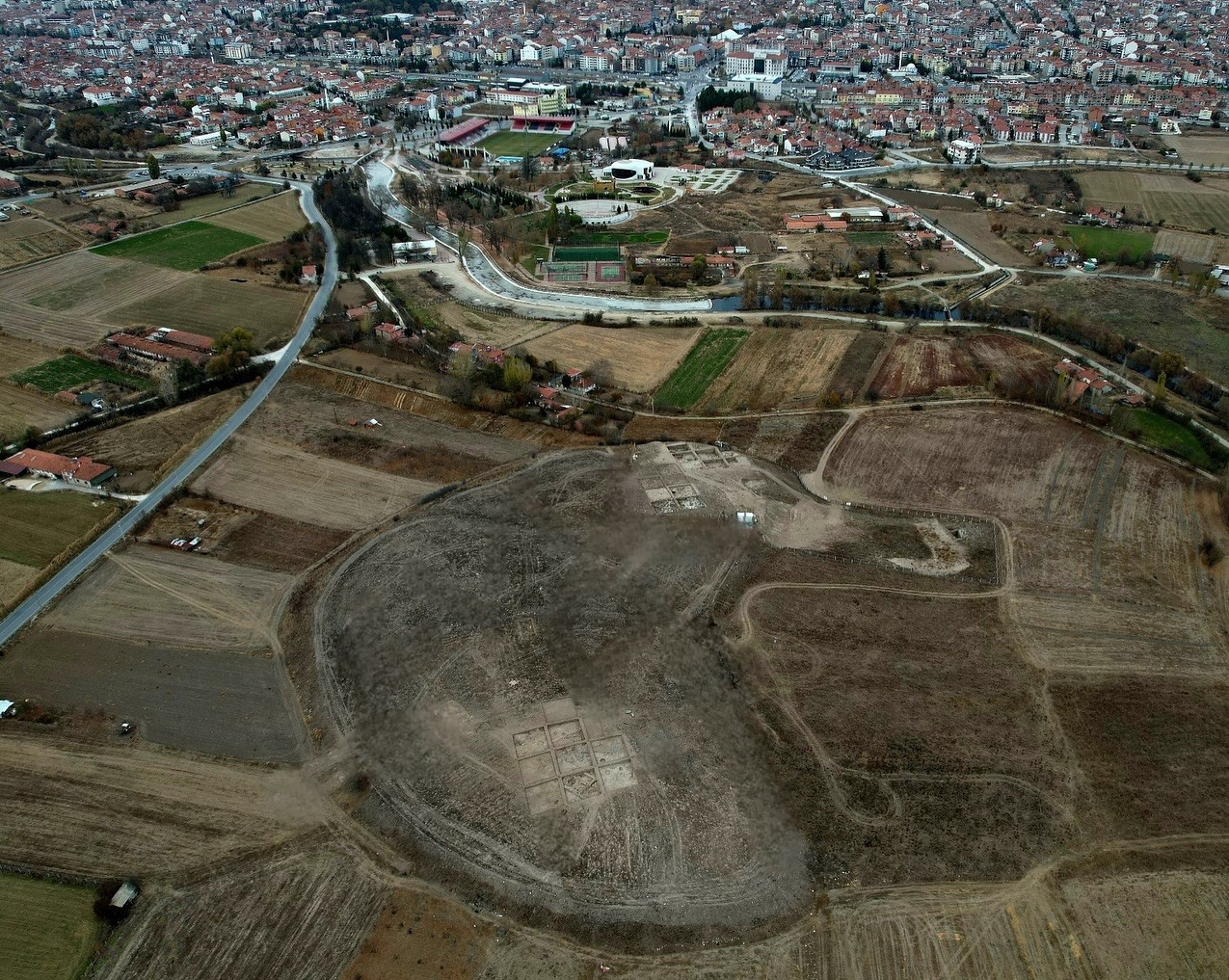 Bronze Age tools unearthed in Türkiye's Tavsanli reveal ancient craftsmanship