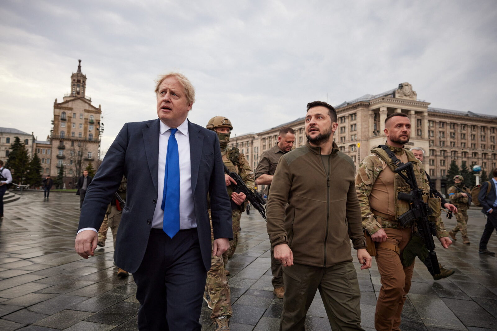 Ukraine's President Volodymyr Zelenskiy and former British Prime Minister Boris Johnson walk at the Independence Square after a meeting, as Russia?s attack on Ukraine continues, in Kyiv, Ukraine, April 9, 2022. (AFP Photo)