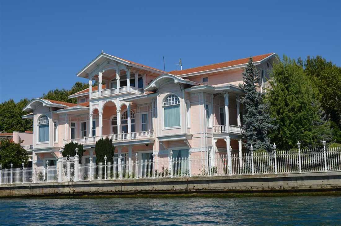 Century-old mansions along the Bosphorus up for sale