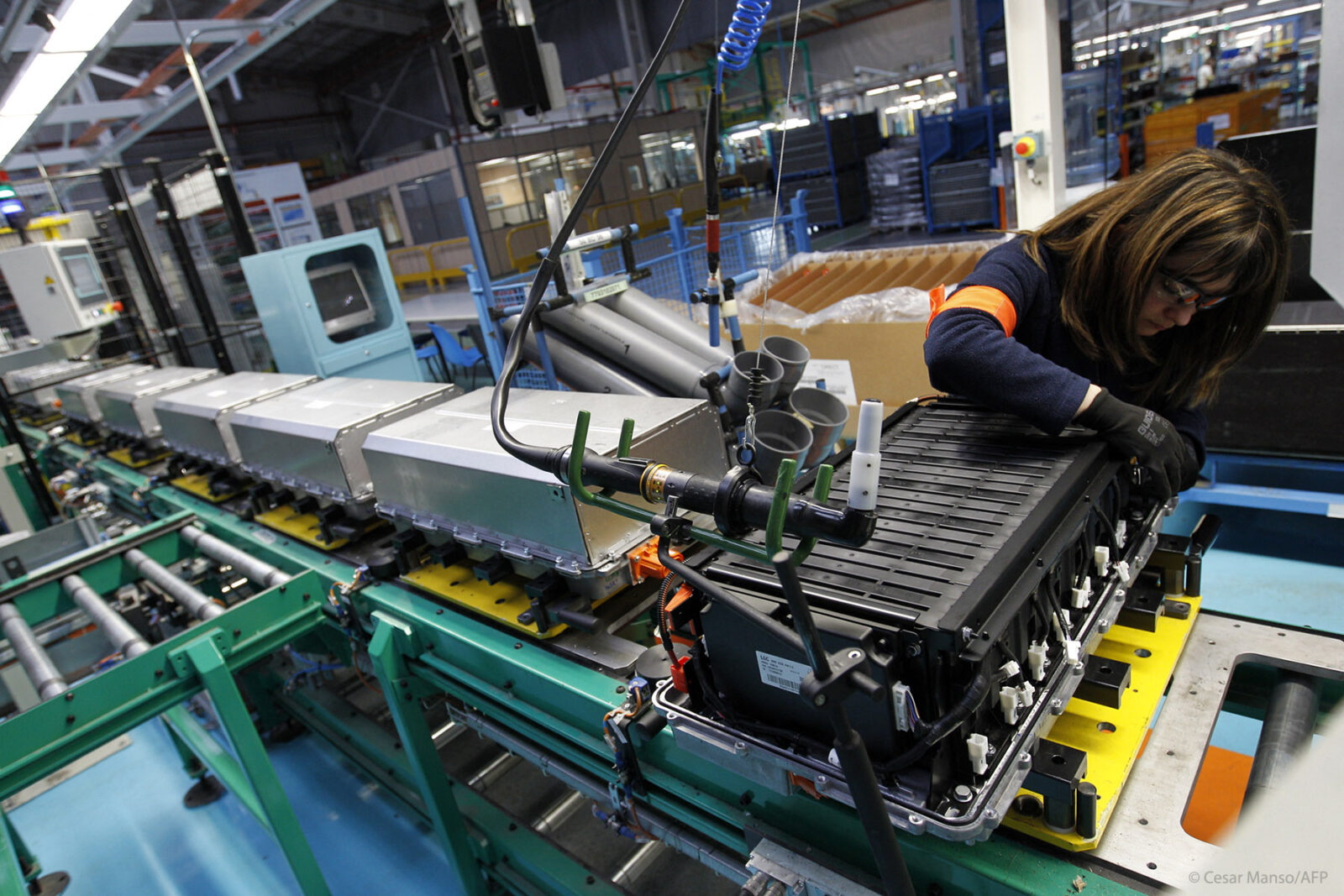 European industrial output falls 1.9% as manufacturing sector struggles