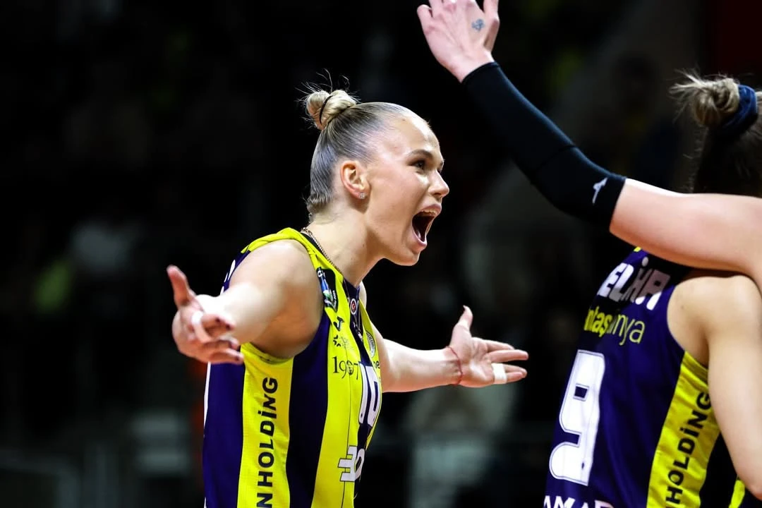 Arina Fedorovtseva shouts with determination during an intense volleyball match for Fenerbahce