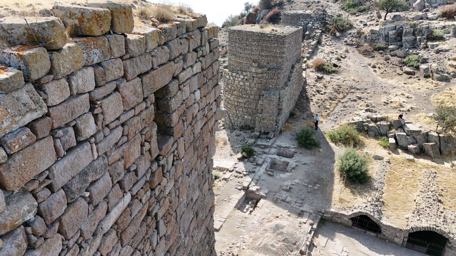 Archaeologists discover well-preserved 14th-century structure in Türkiye's Assos