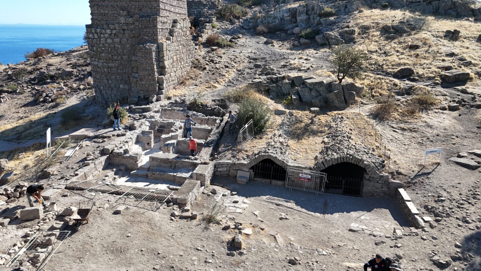 Archaeologists discover well-preserved 14th-century structure in Türkiye's Assos