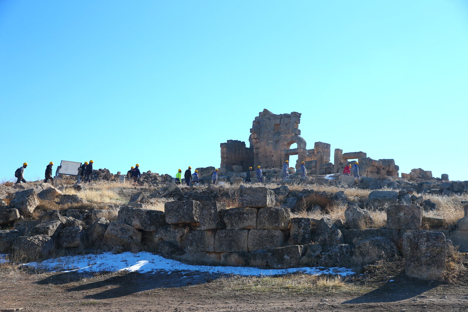 Southern walls unearthed at Türkiye's 3,000-year-old Zerzevan Castle