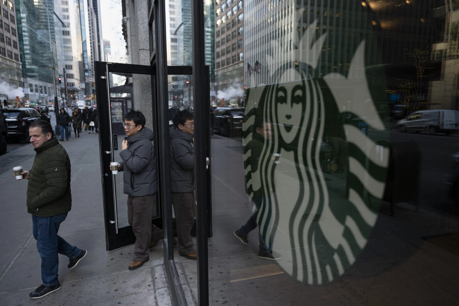 Coffee giant Starbucks' global sales continue to decline amid Israel boycotts