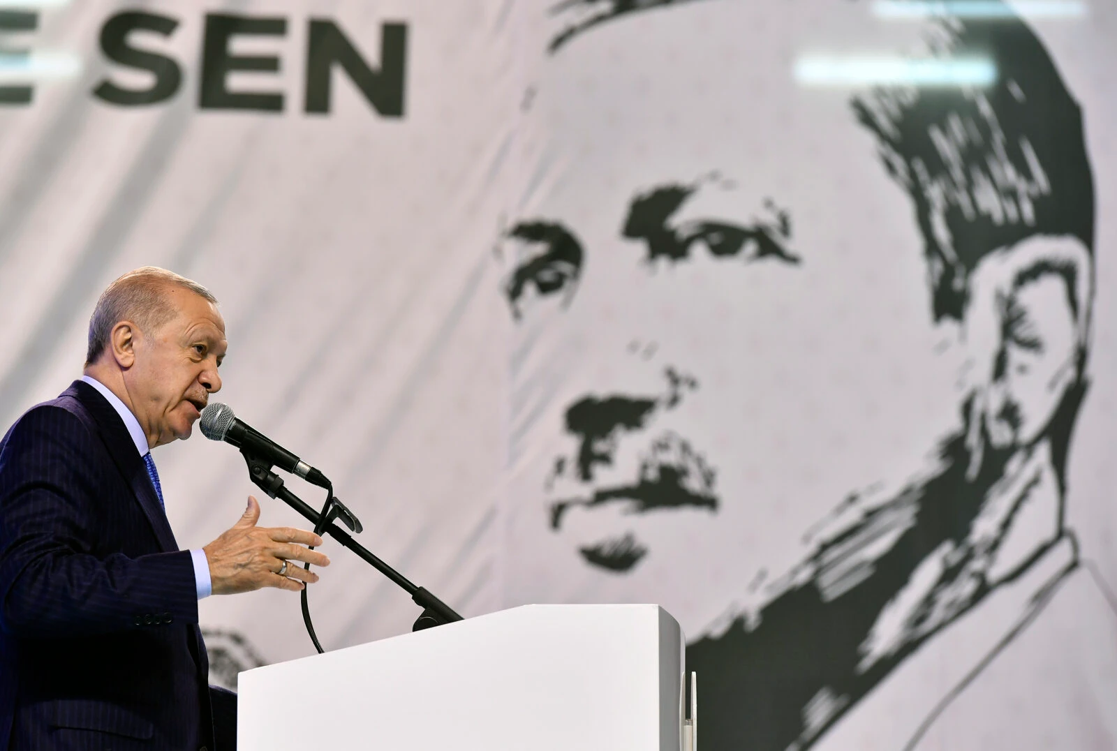 Ruling AK Party reportedly considering November 2027 for early presidential elections