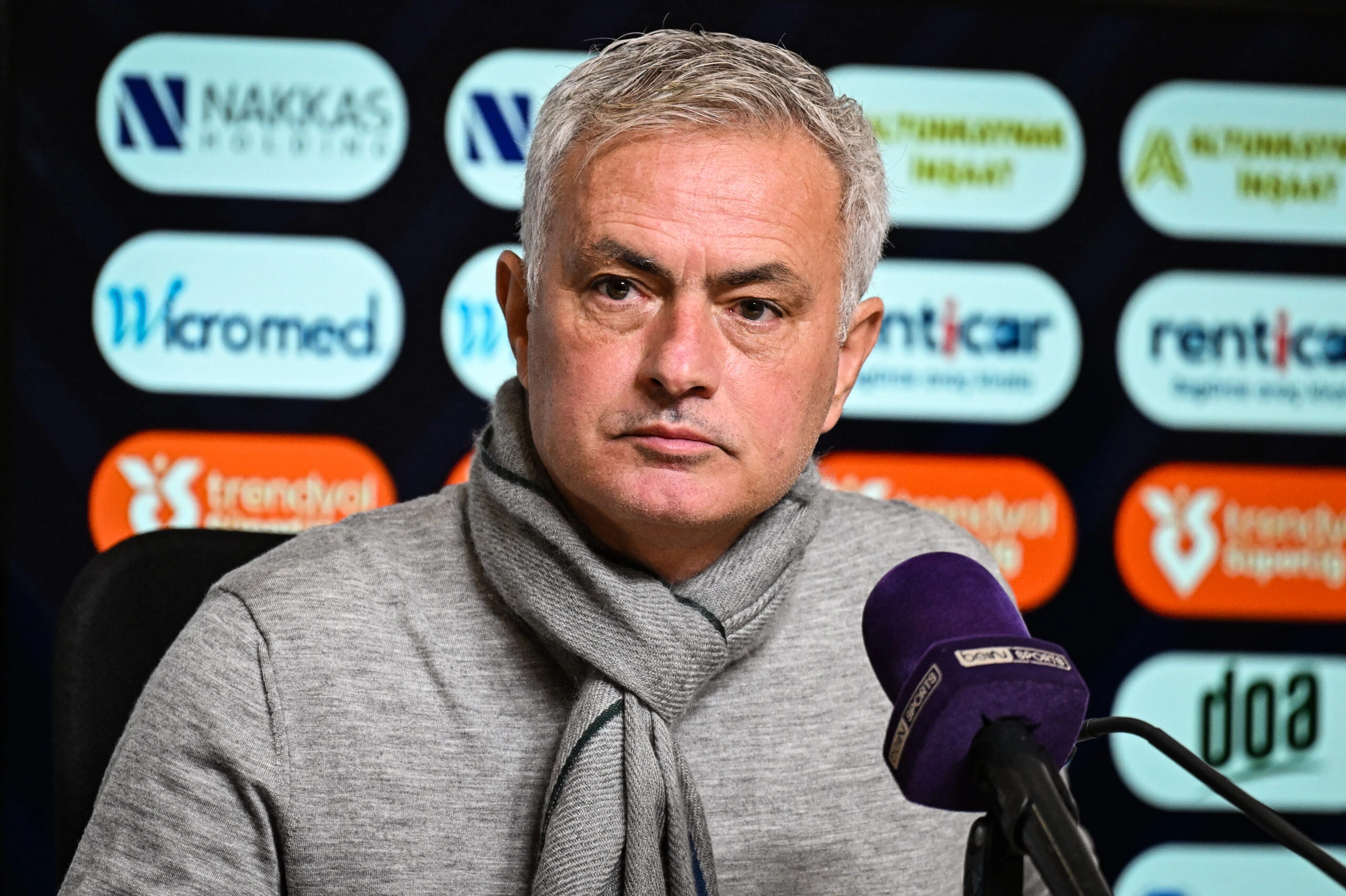 Jose Mourinho arrives late to press conference: 'Kebab was excellent'