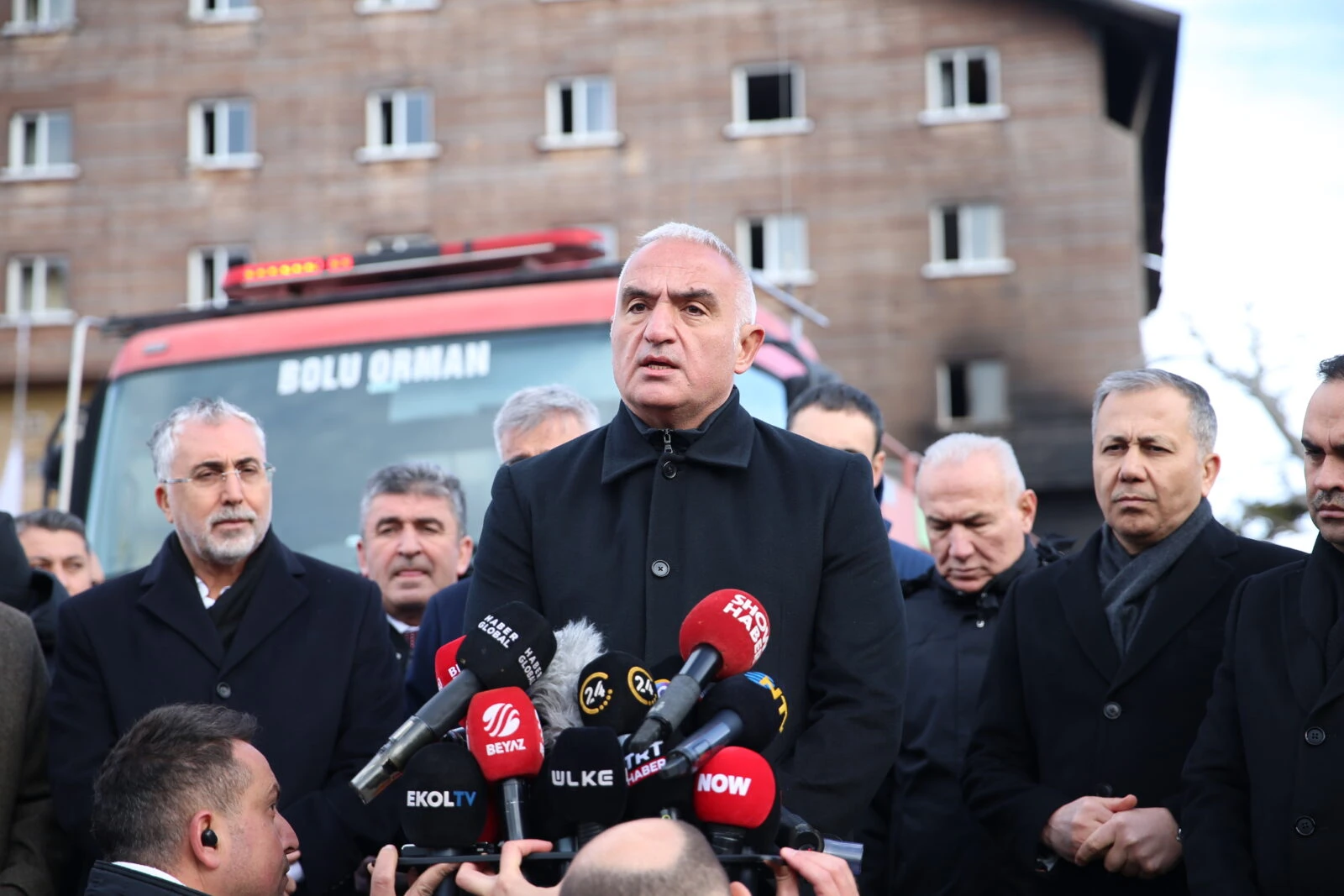 Minister of Culture and Tourism Mehmet Nuri Ersoy addresses crowd regarding the Bolu hotel fire.