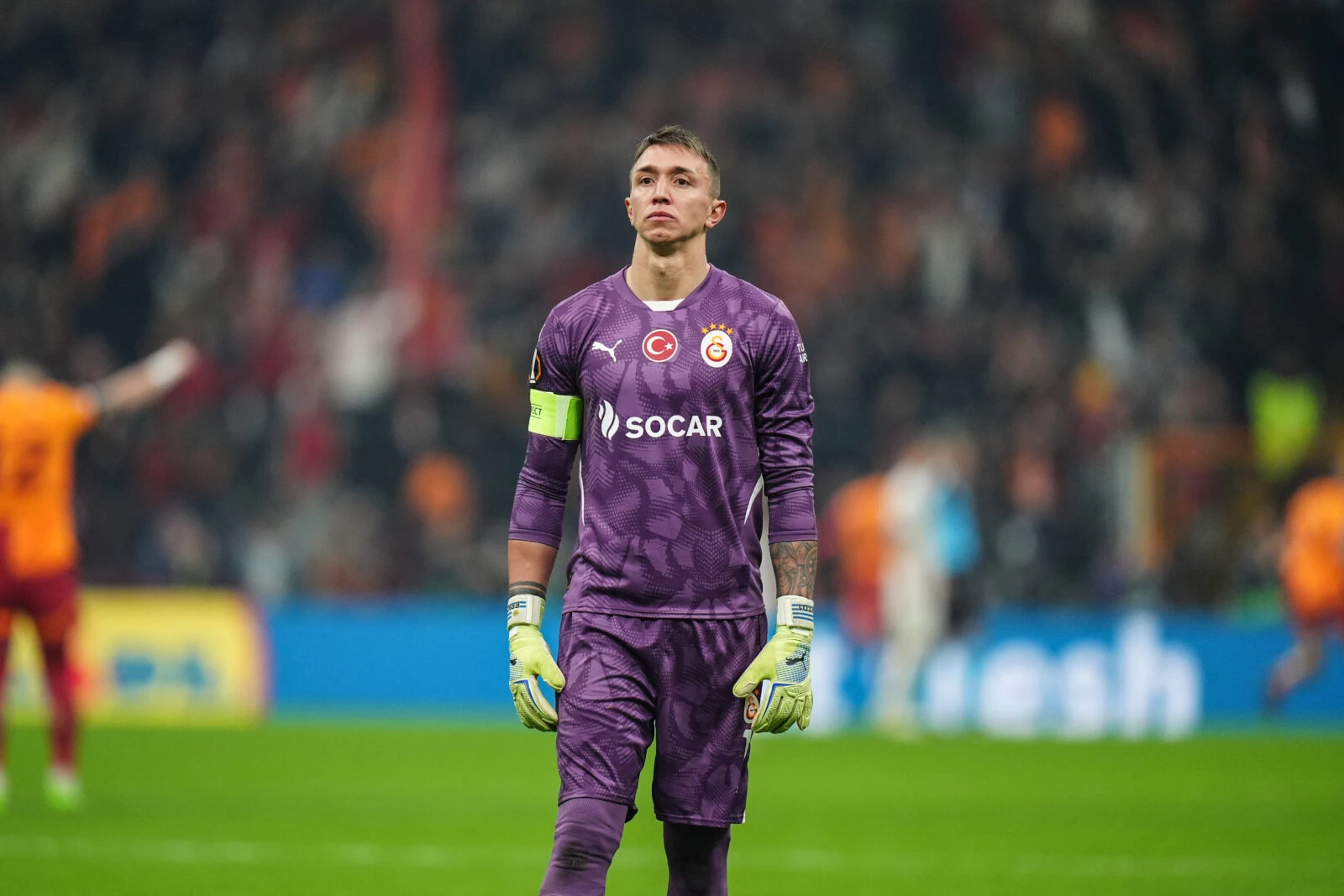 Fernando Muslera faces fan backlash after gesture to Galatasaray coach