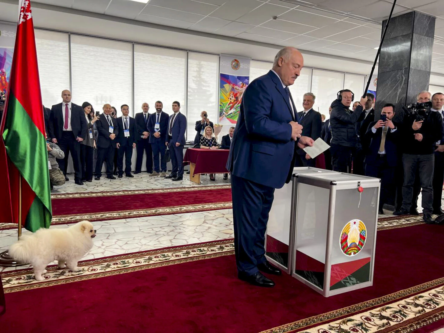 Photo shows belarus president casting his ballot 