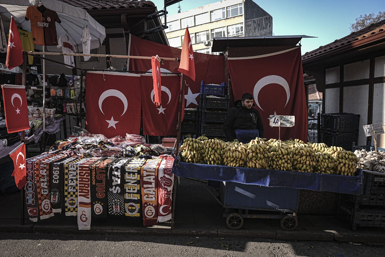 Hunger threshold in Türkiye exceeds minimum wage in January: Turk-Is report