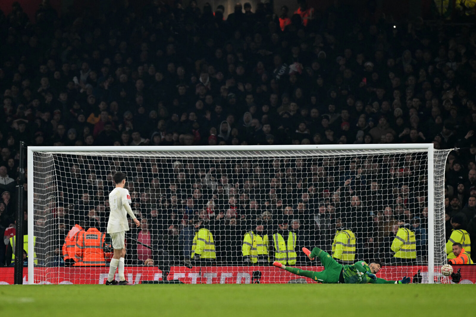 Altay Bayindir's heroic performance leads ManU to FA Cup victory over Arsenal