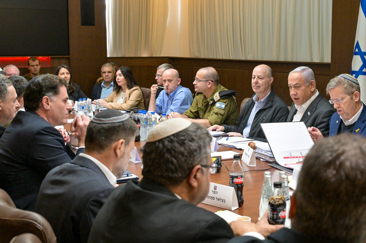 Israeli cabinet advances ceasefire deal to halt Gaza conflict, facilitate hostage release