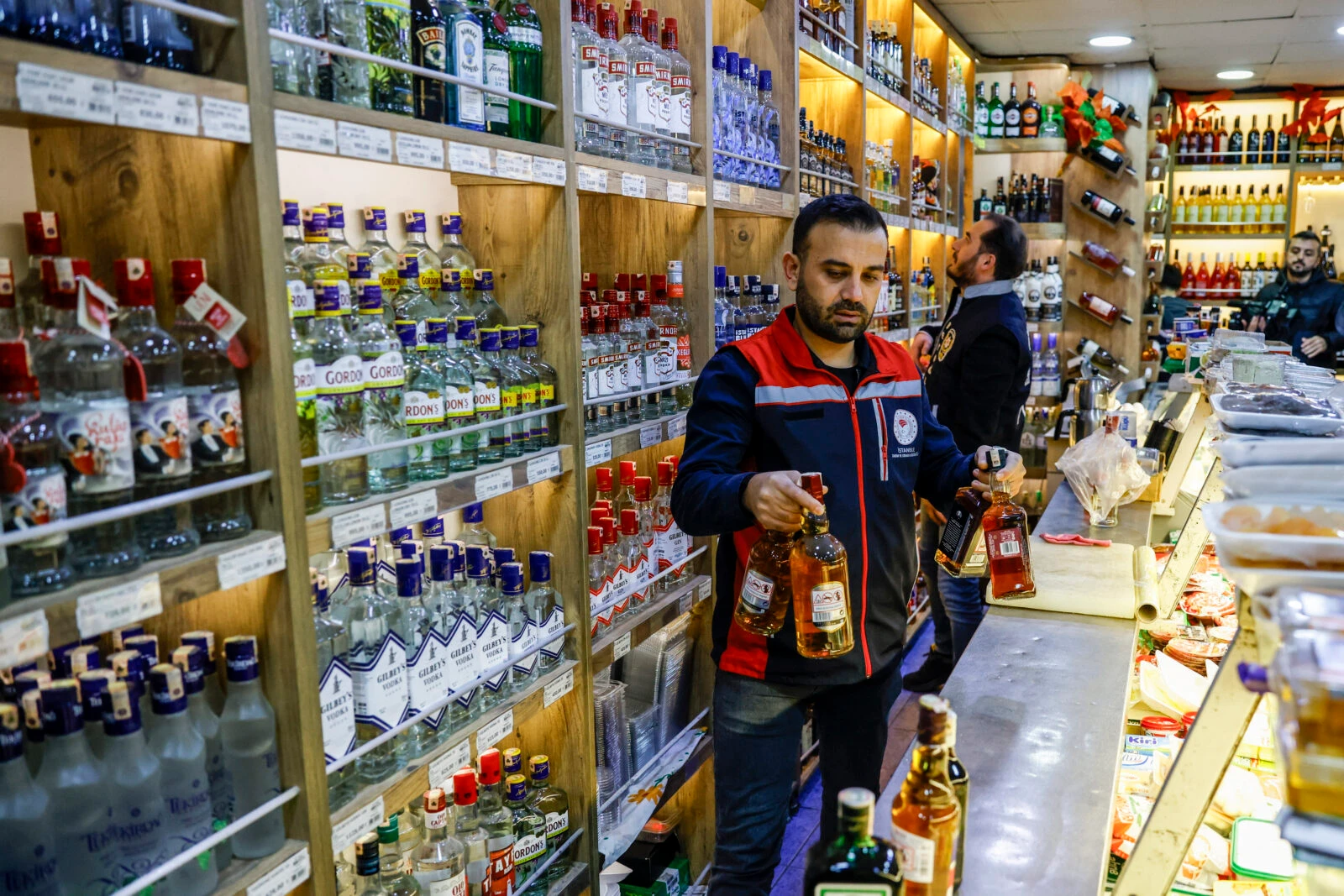 Fake alcohol crisis in Türkiye: 103 deaths reported in Ankara, Istanbul