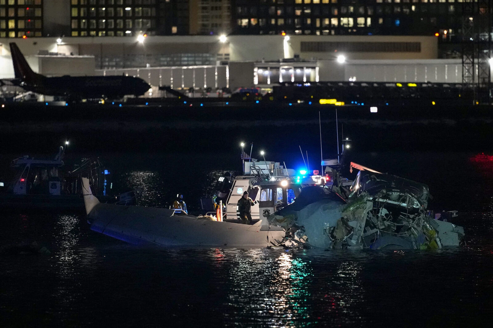 Civilian plane, military helicopter collide US capital, crashing into Potomac River