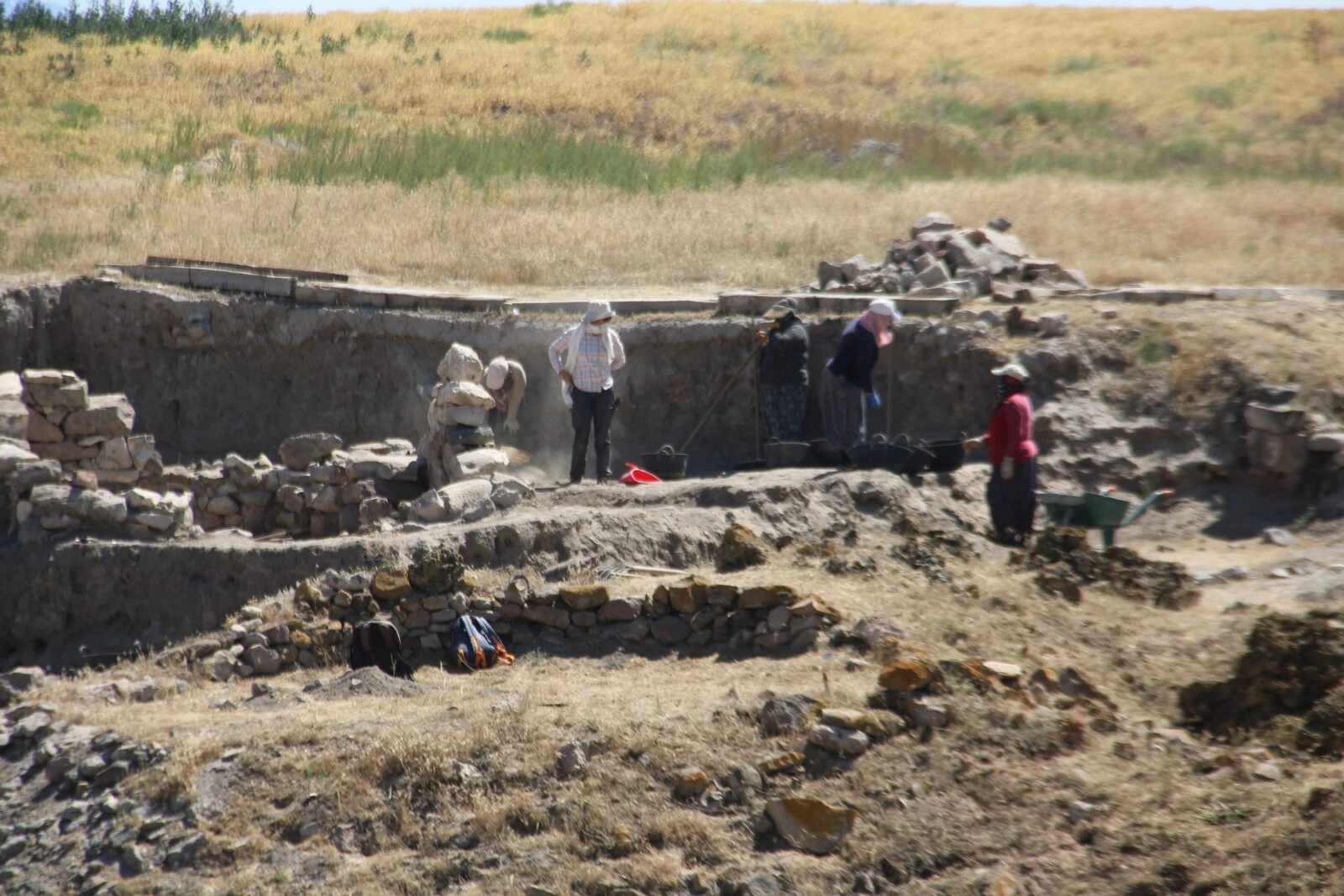 Archaeologists excavating at Kultepe Kanis-Karum in Türkiye, uncovering ancient artifacts and documents dating back 6,000 years.