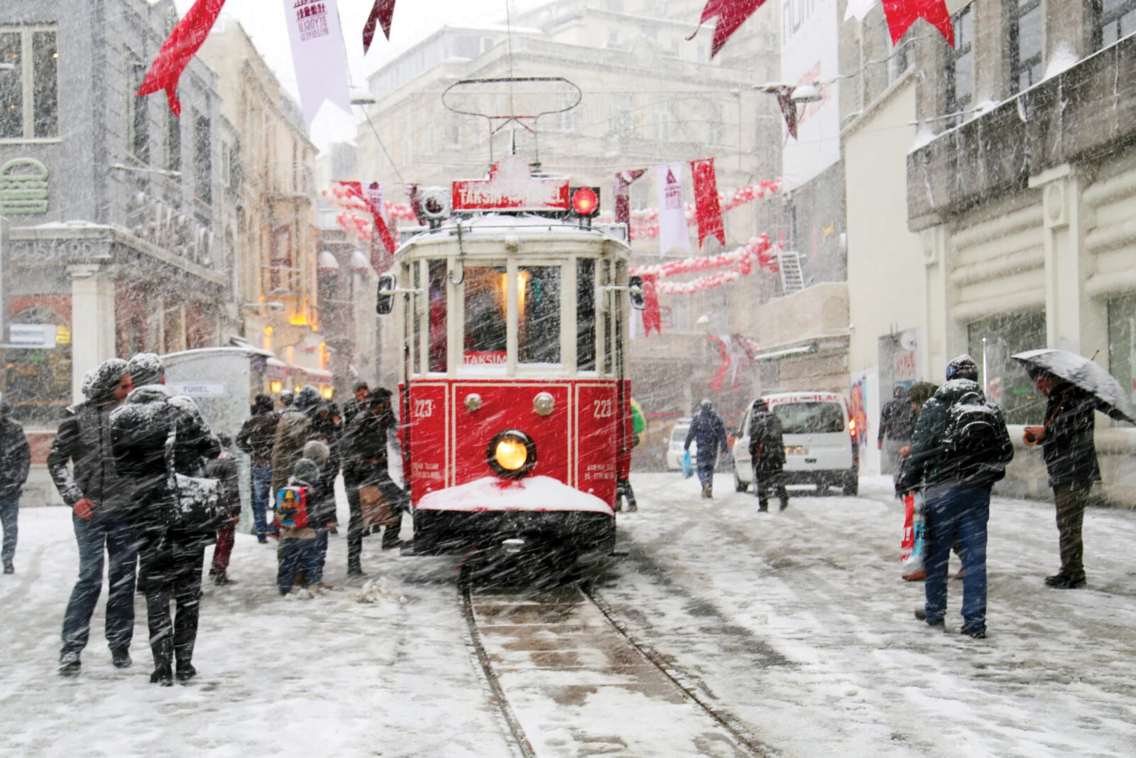 snow in istanbul