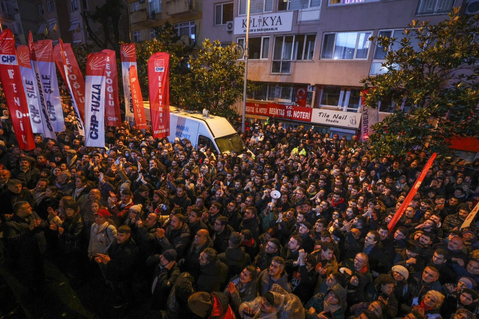 CHP's rally in Besiktas Municipality building 