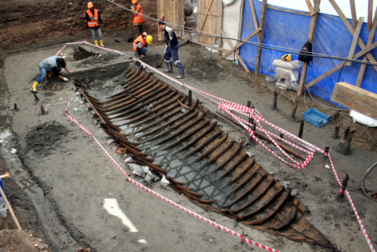 The keel of an ancient shipwreck discovered at Yenikapı during metro construction work.