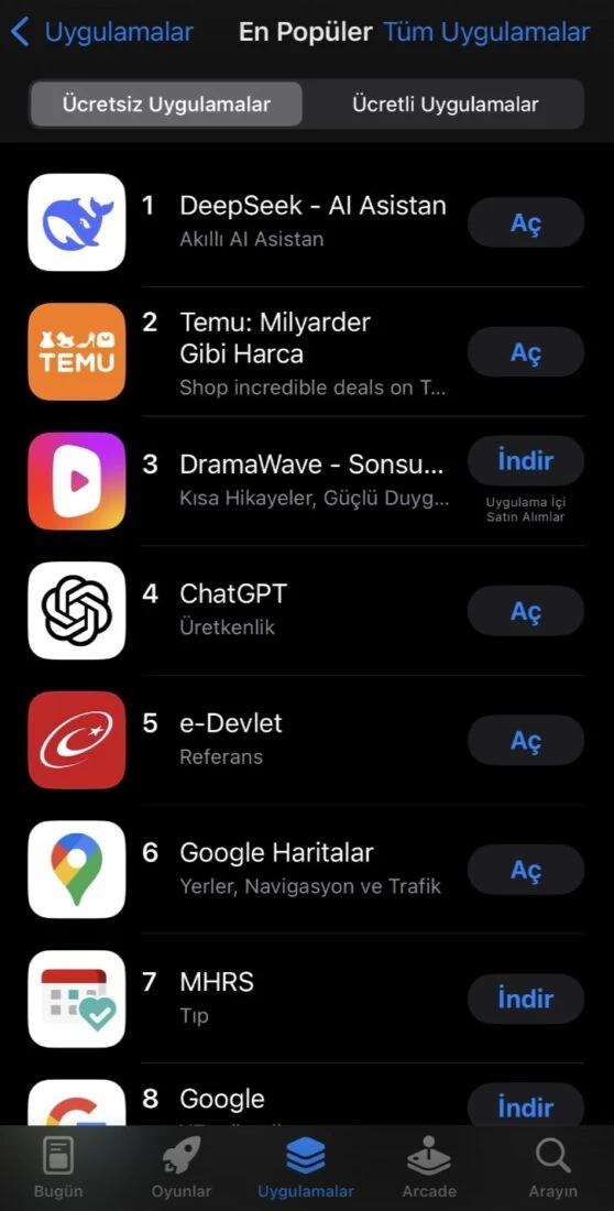 The screenshot shows DeepSeek tops the list of the most popular free apps in Türkiye’s App Store