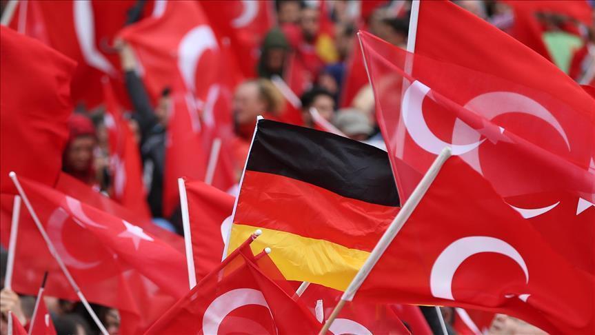 Scholz urges Turkish-German voters to back SPD, defends dual citizenship law