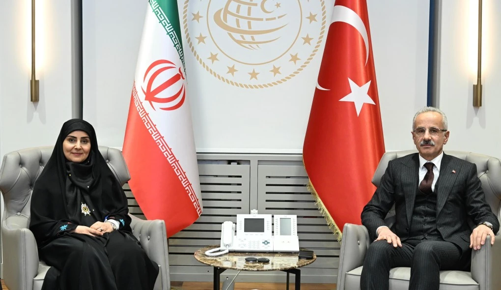 Türkiye's Minister of Transport and Infrastructure meets with Iran’s Minister of Roads and Urban Development