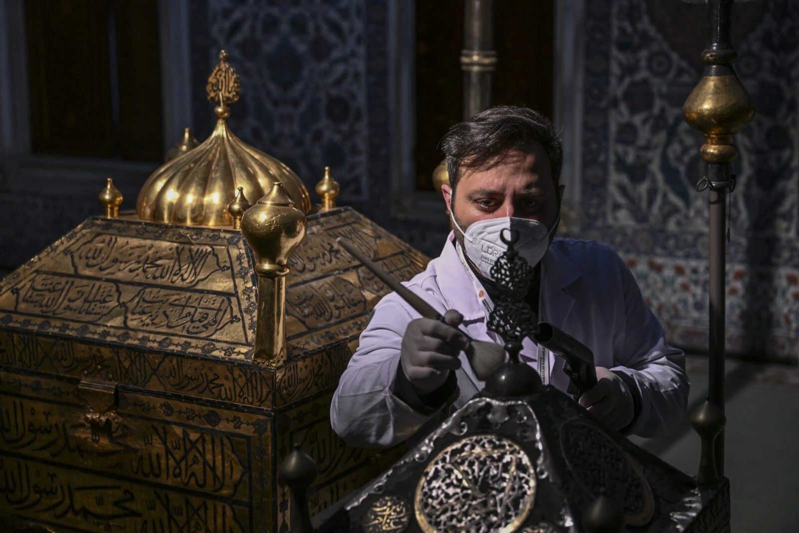 Sacred Relics Chamber in the Enderun Courtyard of Topkapi Palace being prepared for Ramadan, Istanbul, Turkey