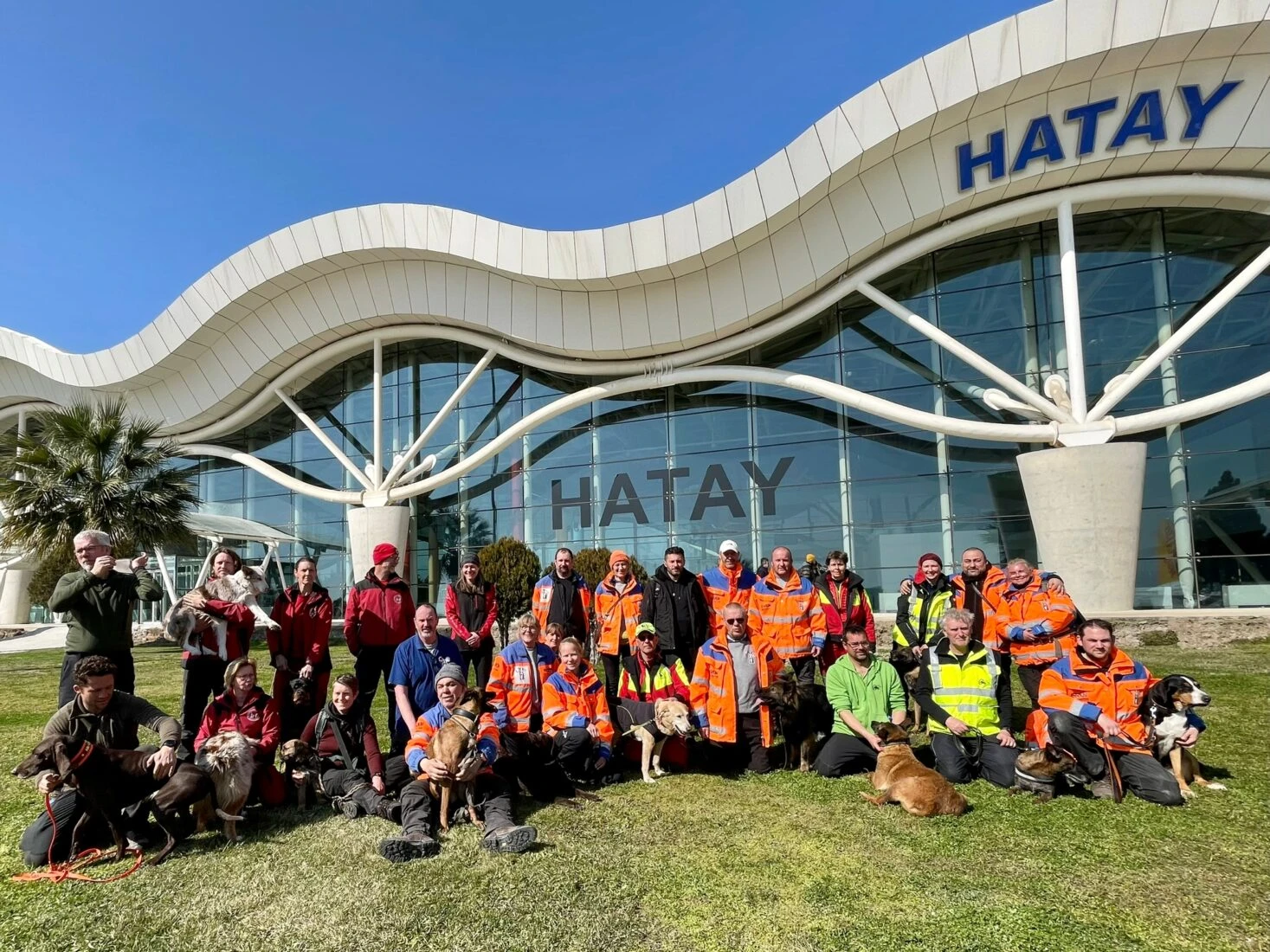 Dutch and Turkish rescue teams pose in front of airport