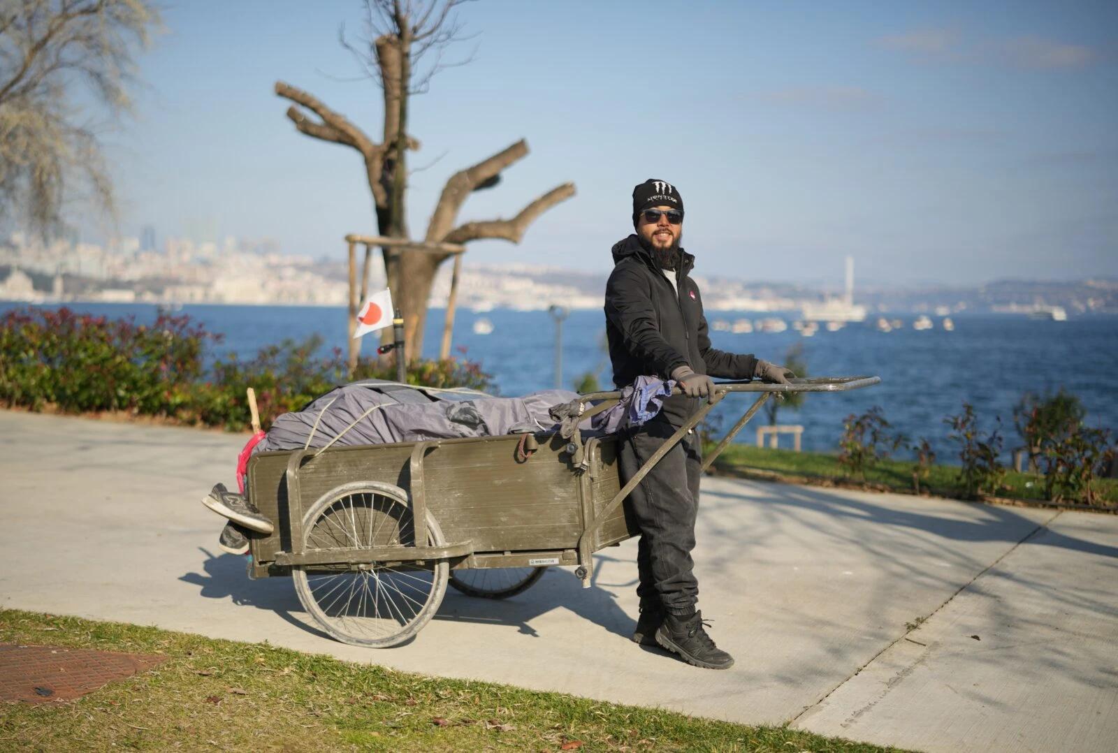 Motoki Sato, a Japanese traveler, arrives in Istanbul after a long journey with a rickshaw, expressing gratitude for Turkey's hospitality.