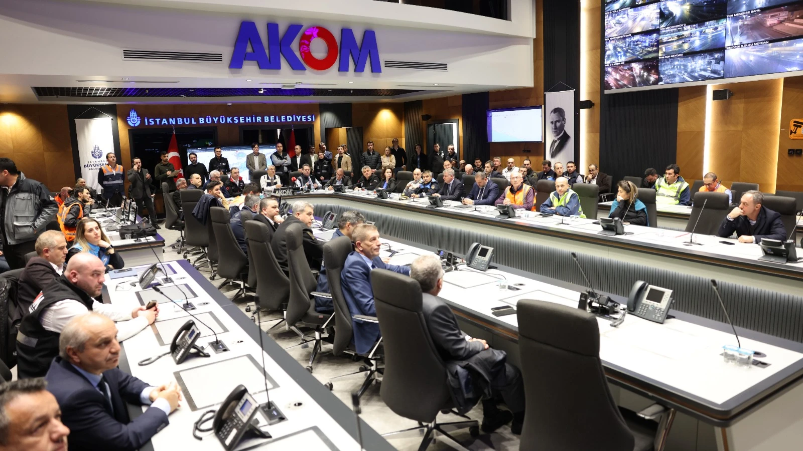 City workers and emergency teams in Istanbul conduct a preparedness drill under AKOM's coordination