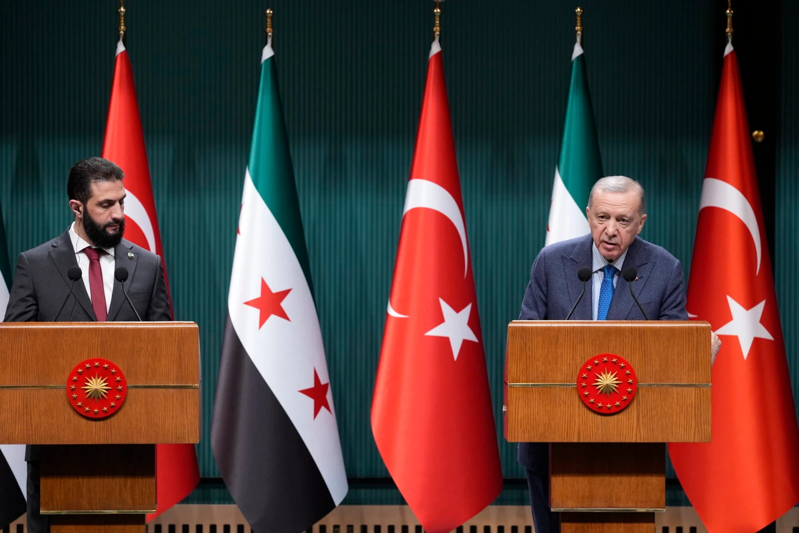 President Recep Tayyip Erdogan (R) and Syrian interim President Ahmad Al-Sharaa (L)