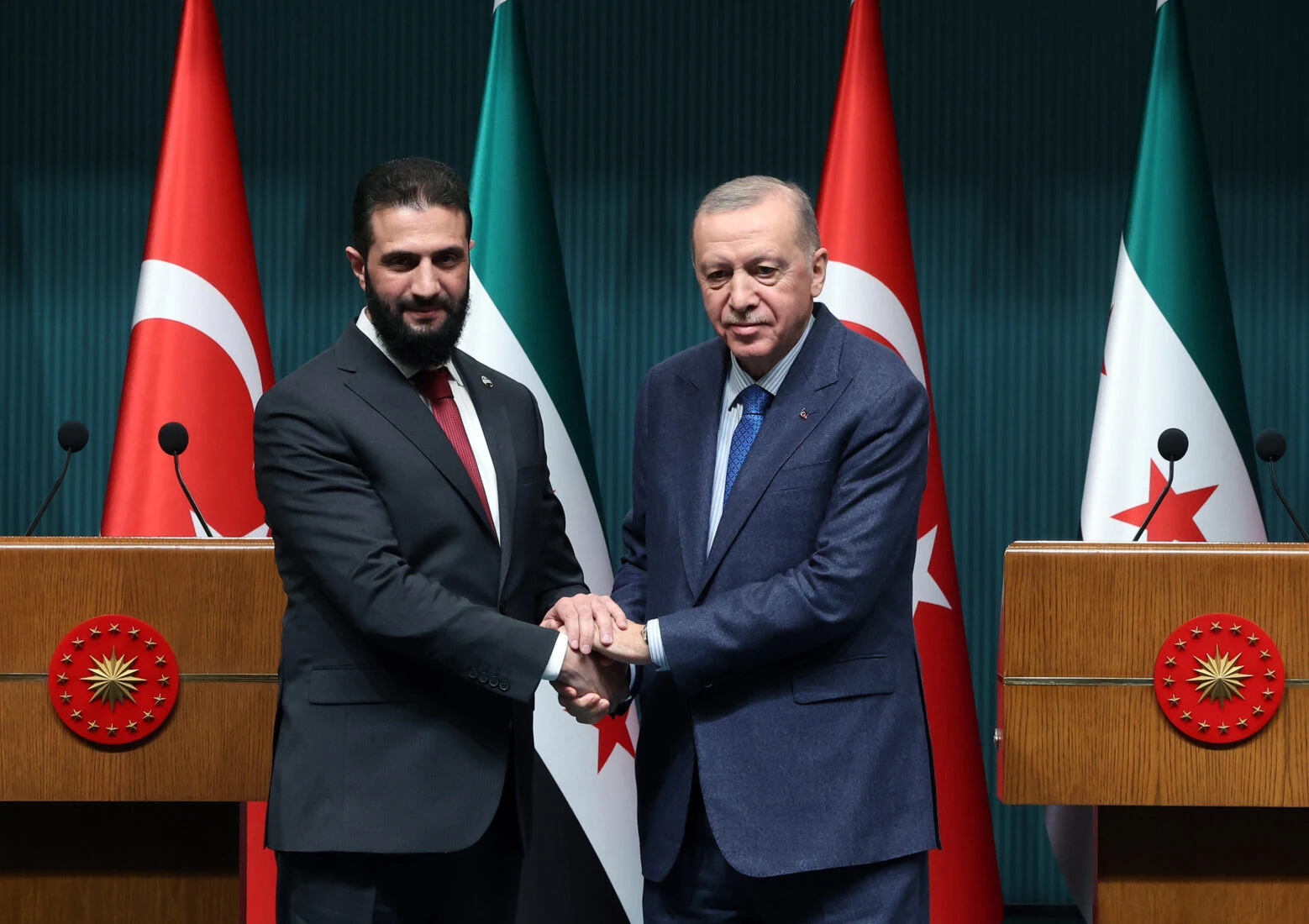 President Recep Tayyip Erdogan (R) and Syrian President Ahmad al-Sharaa (L)