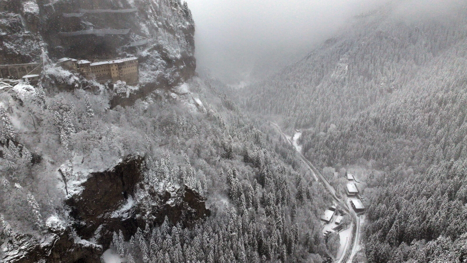 An aerial view of the snow-covered Sumela Monastery in Trabzon’s Maçka district, nestled in the cliffs of Altındere Valley.