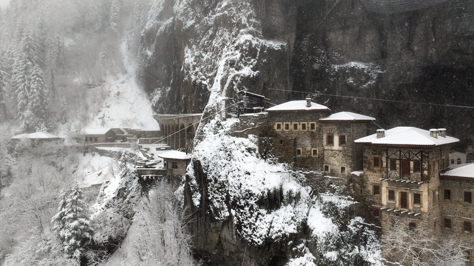 An aerial view of the snow-covered Sumela Monastery in Trabzon’s Maçka district, nestled in the cliffs of Altındere Valley.