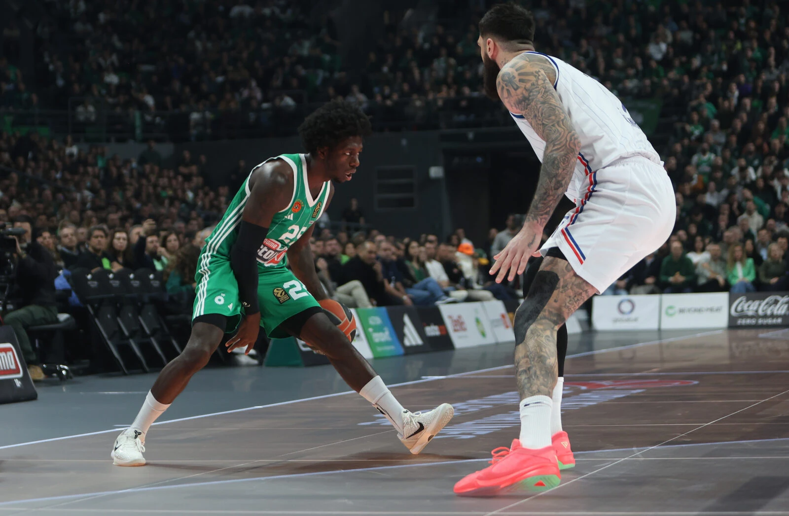 Panathinaikos AKTOR's Kendrick Nunn challenges Anadolu Efes' Vincent Poirier for the ball during a EuroLeague